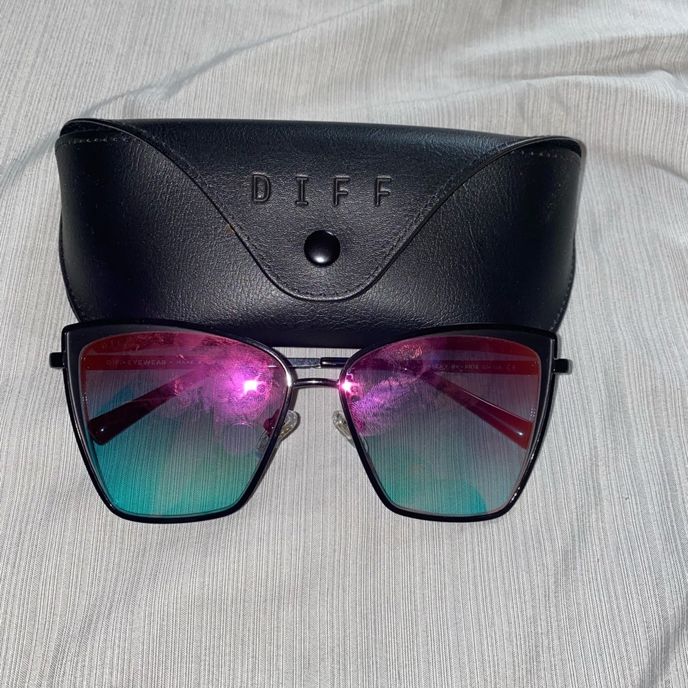DIFF “Becky” Sunglasses